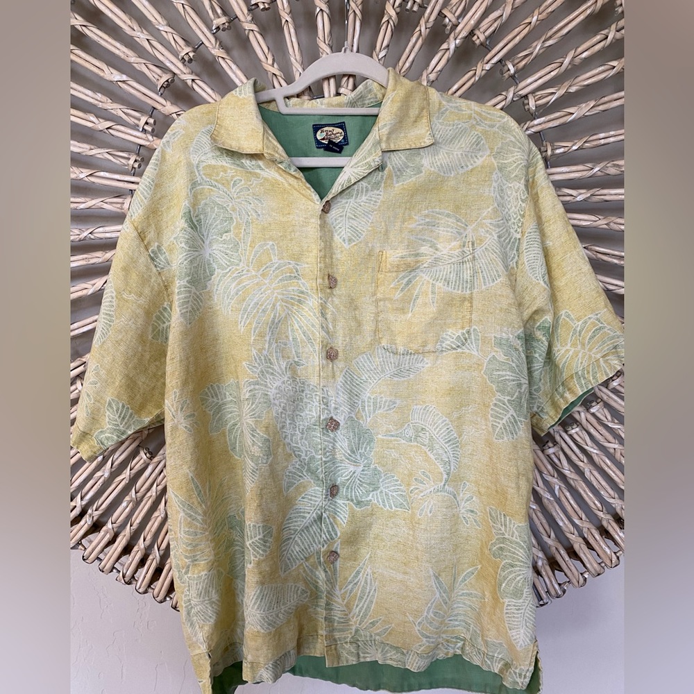 Men’s Tommy Bahama, size medium, excellent condition.